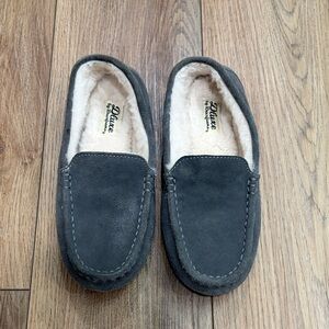 Dluxe by Dearfoams Gray Suede Slip-On Moccasins with Plush Lining kids size 5